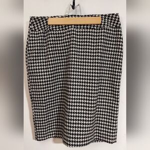 Classic Black & White Houndstooth A-Line Skirt